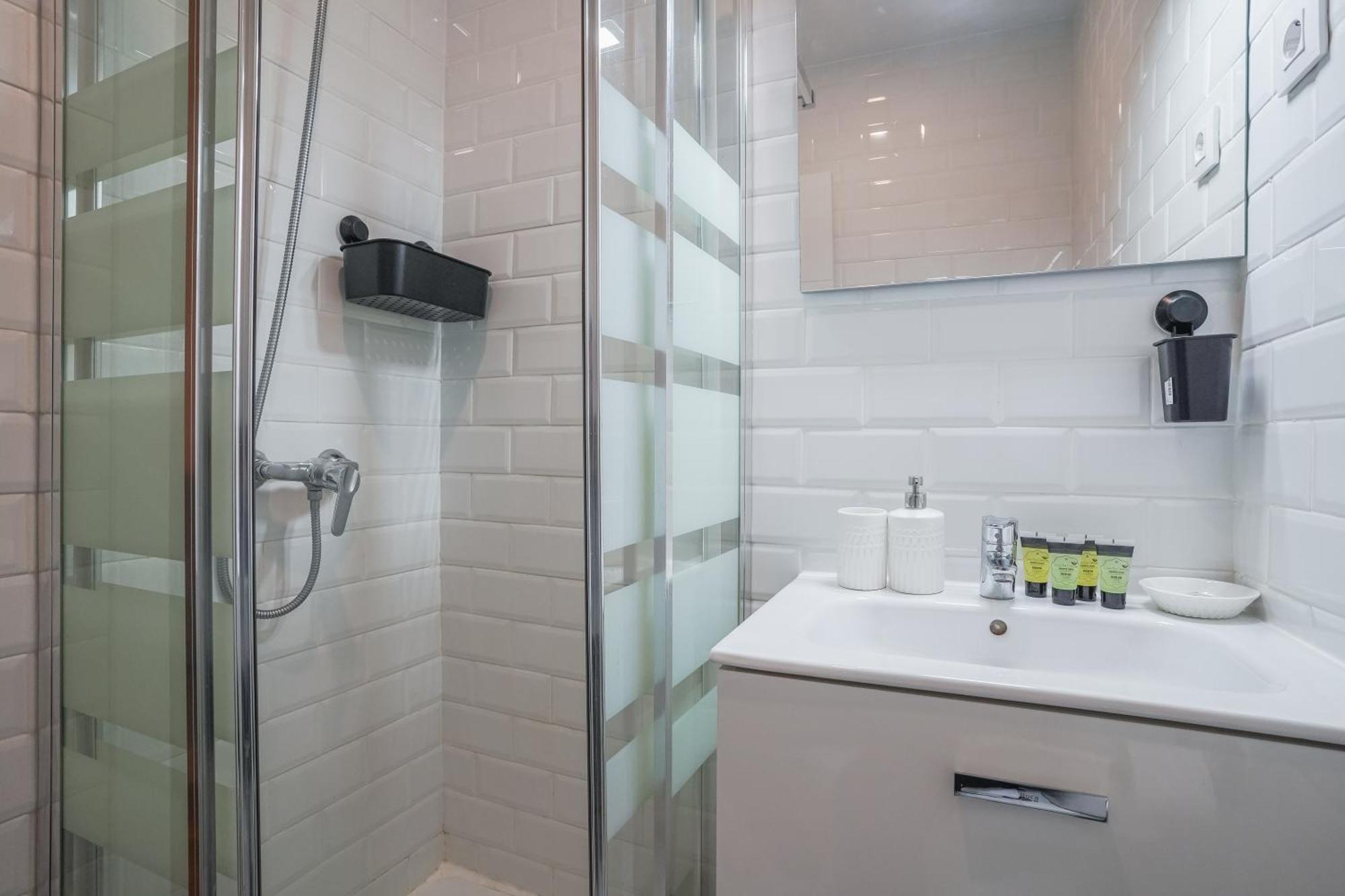 Cozy Apartment-1Bedroom 1Bathroom-Lavapies มาดริด ภายนอก รูปภาพ